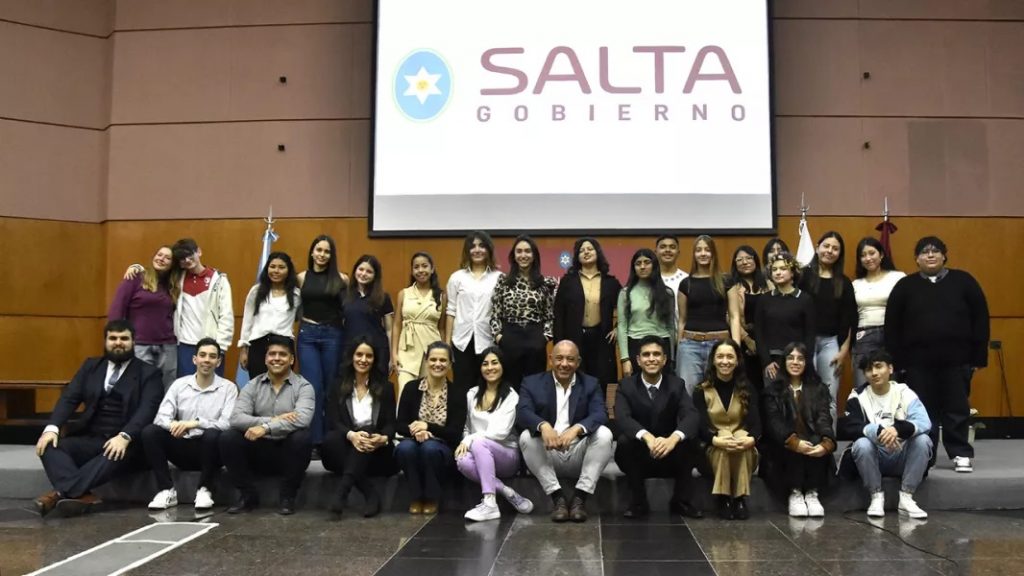 Gobierno recibió a los embajadores salteños que representarán a la provincia en el exterior