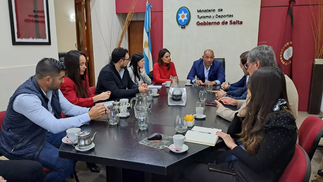 Reunión con sector turístico para evaluar alternativas tributarias
