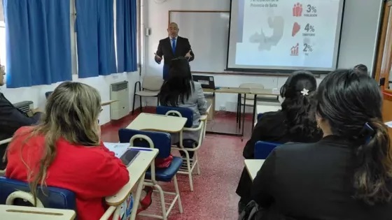 Economía presentó las ponencias “Claves para el desarrollo: Duplicar el PBI” y “¿Qué produce Salta?” en la UNSa